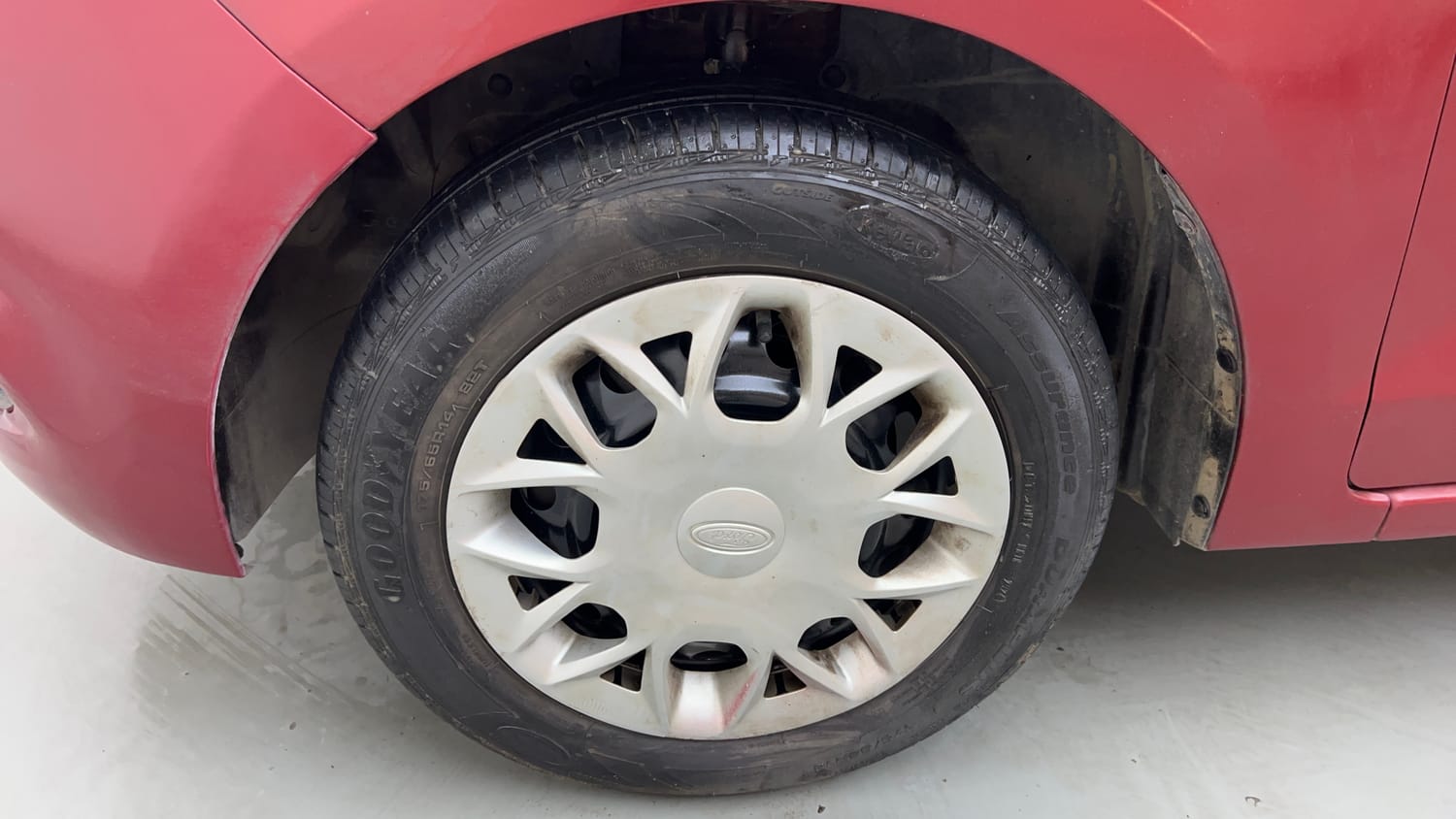 Used 2015 Ford Figo Aspire Trend 1.2 Ti-VCT Petrol Manual tyres LEFT FRONT TYRE RIM VIEW