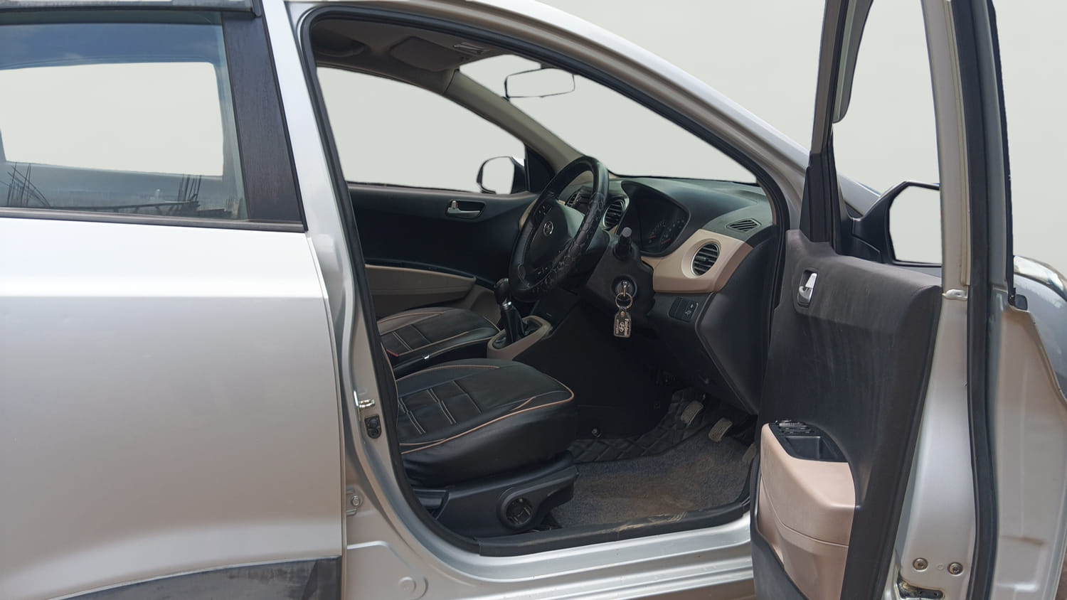 Used 2015 Hyundai Xcent S 1.2 (O) Petrol Manual interior RIGHT SIDE FRONT DOOR CABIN VIEW