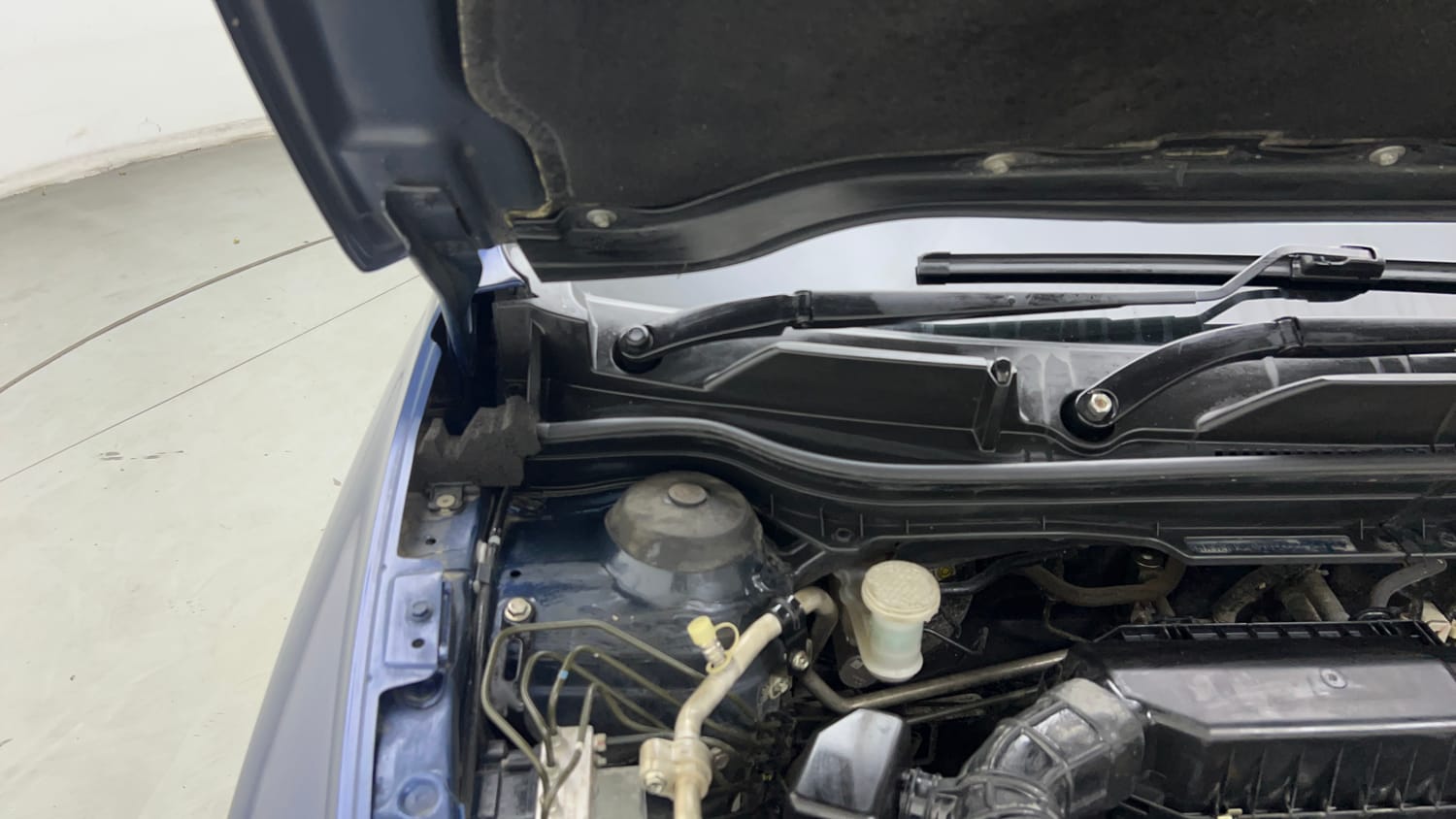 Used 2020 Maruti Suzuki S-Cross Alpha Petrol Manual engine ENGINE RIGHT SIDE HINGE & APRON VIEW