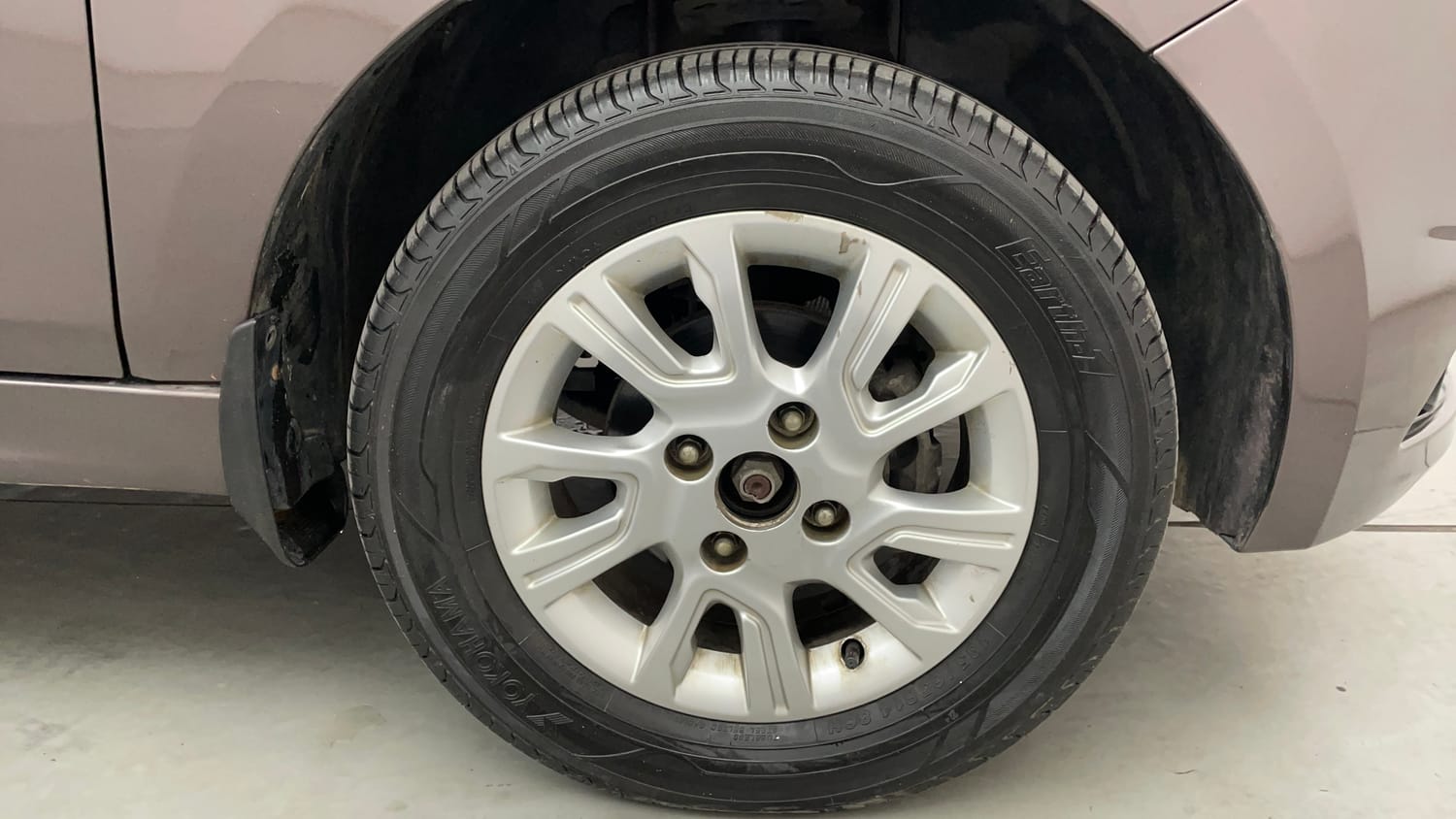 Used 2018 Tata Tiago Revotron XZ Petrol Manual tyres RIGHT FRONT TYRE RIM VIEW