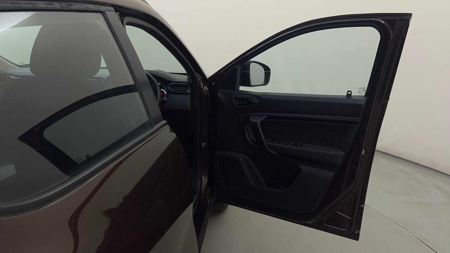 Used 2023 Renault Kiger RXZ Turbo MT Petrol Manual interior RIGHT FRONT DOOR OPEN VIEW