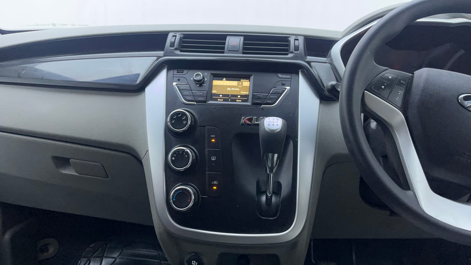 Used 2017 Mahindra KUV100 K6+ 5 STR Petrol Manual interior MUSIC SYSTEM & AC CONTROL VIEW