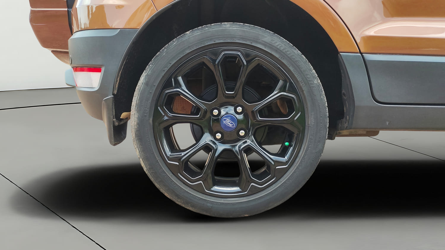 Used 2018 Ford EcoSport Titanium + 1.5L Ti-VCT AT Petrol Automatic tyres RIGHT REAR TYRE RIM VIEW