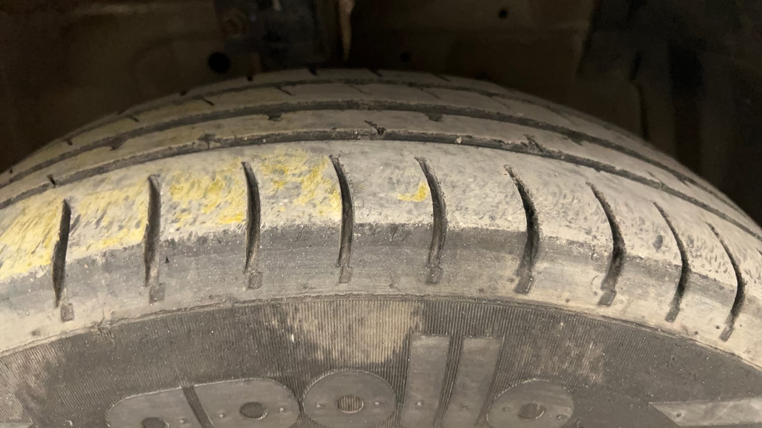 Used 2015 Maruti Suzuki Swift Dzire VXI Petrol Manual tyres RIGHT FRONT TYRE TREAD VIEW