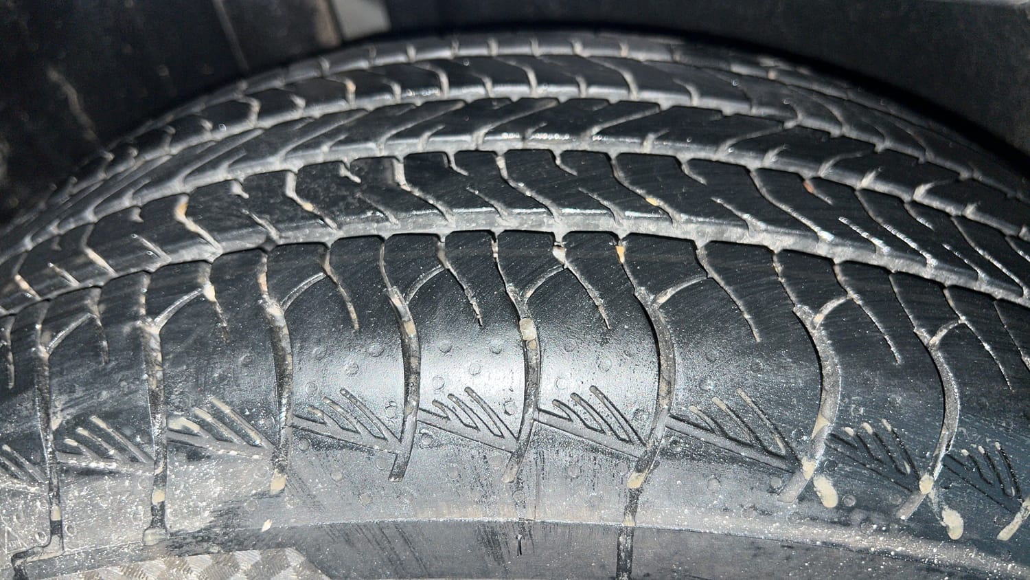 Used 2024 Toyota Urban Cruiser Hyryder V Hybrid Hybrid Automatic tyres RIGHT REAR TYRE TREAD VIEW