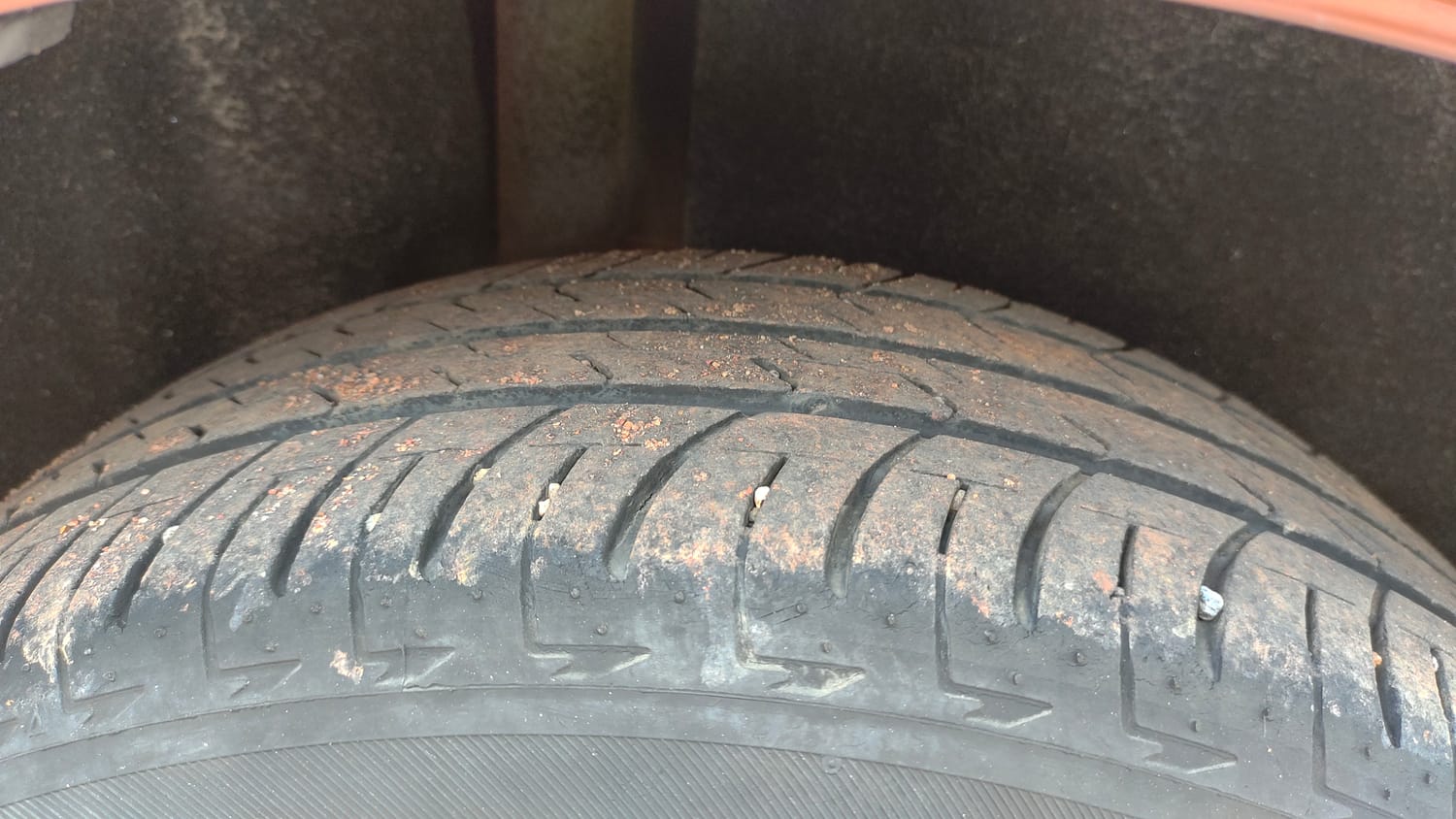 Used 2018 Ford EcoSport Titanium + 1.5L Ti-VCT AT Petrol Automatic tyres RIGHT REAR TYRE TREAD VIEW