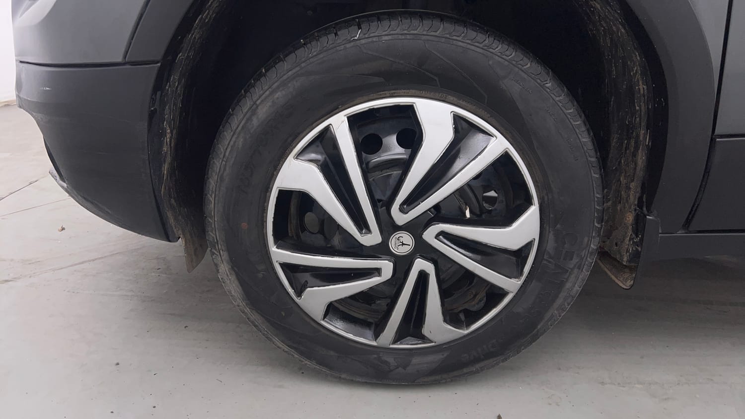 Used 2023 Tata Punch Pure MT Petrol Manual tyres LEFT FRONT TYRE RIM VIEW