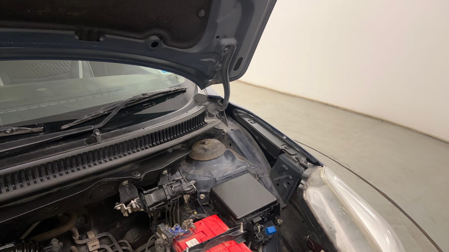 Used 2018 Maruti Suzuki Baleno Delta 1.2 Petrol Manual engine ENGINE LEFT SIDE HINGE & APRON VIEW