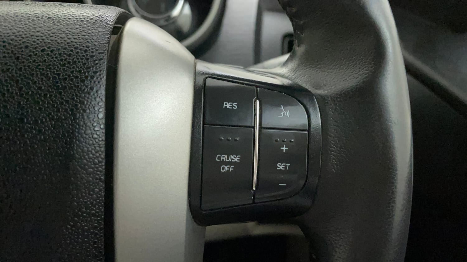 Used 2018 Mahindra XUV500 W9 AT Diesel Automatic top_features Cruise control