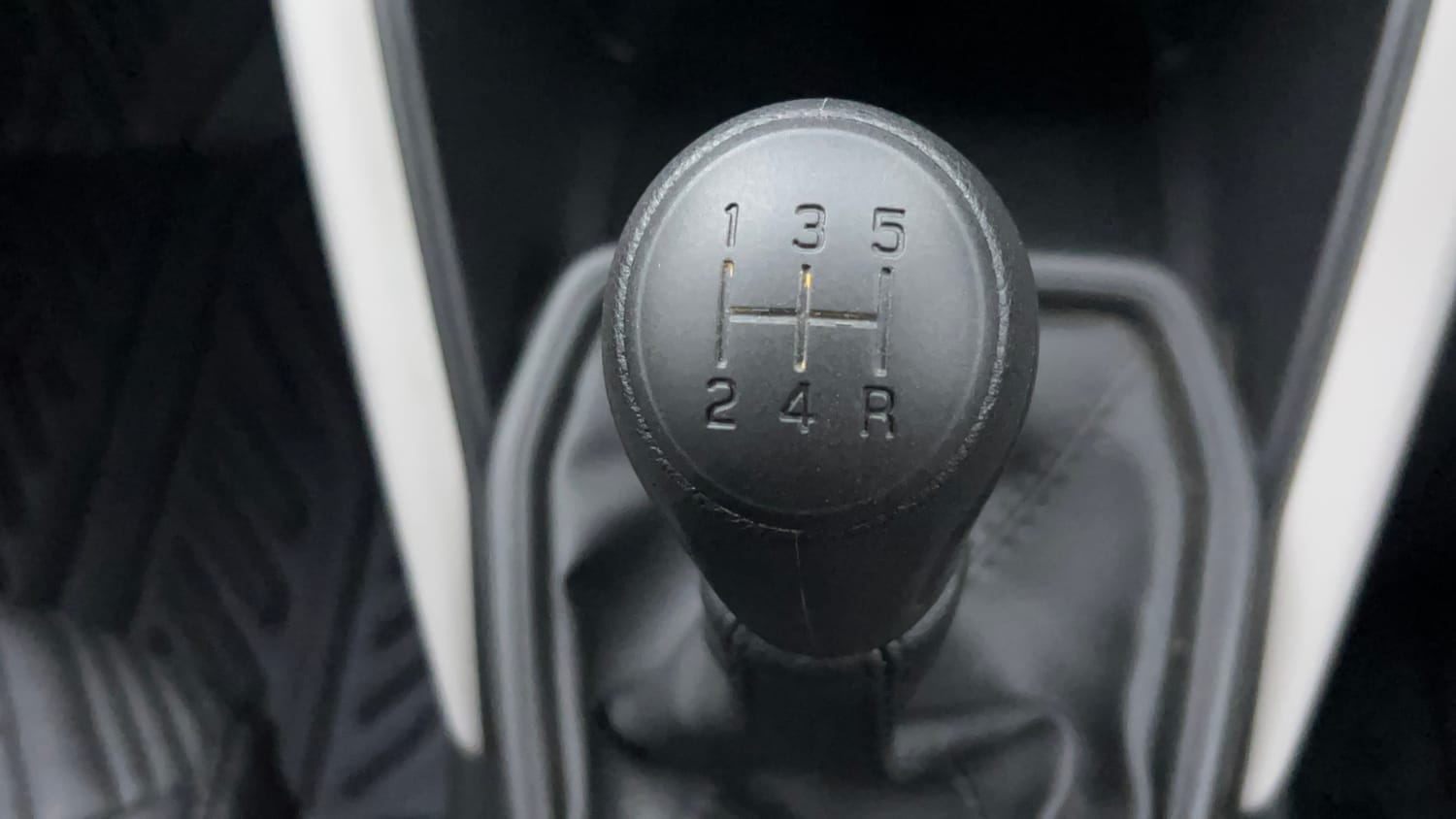 Used 2026 Maruti Suzuki Victoris LXI MT 2W Petrol Manual interior GEAR  KNOB VIEW