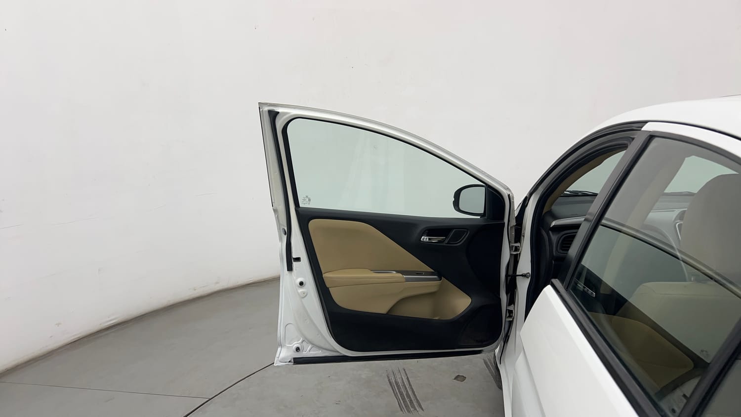 Used 2016 Honda City VX (O) MT BL Petrol Manual interior LEFT FRONT DOOR OPEN VIEW