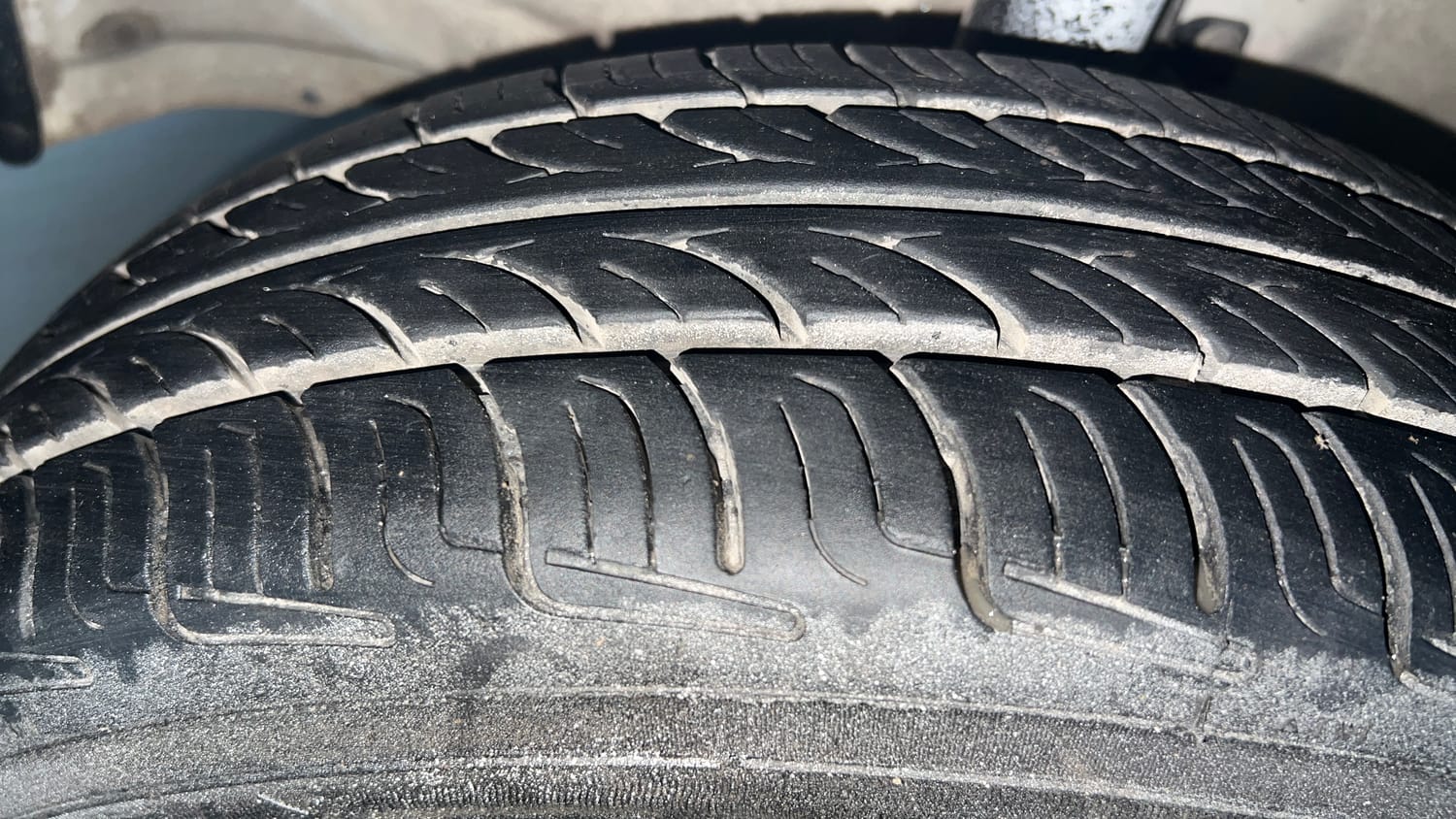 Used 2015 Maruti Suzuki Wagon R 1.0 VXI AMT Petrol Automatic tyres LEFT FRONT TYRE TREAD VIEW