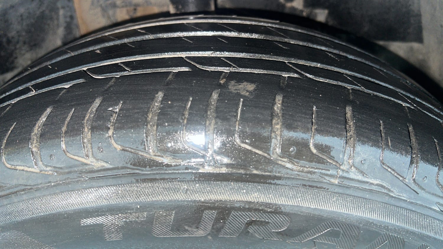 Used 2022 Tata Nexon XZA Plus (Premium) Diesel Diesel Automatic tyres RIGHT FRONT TYRE TREAD VIEW