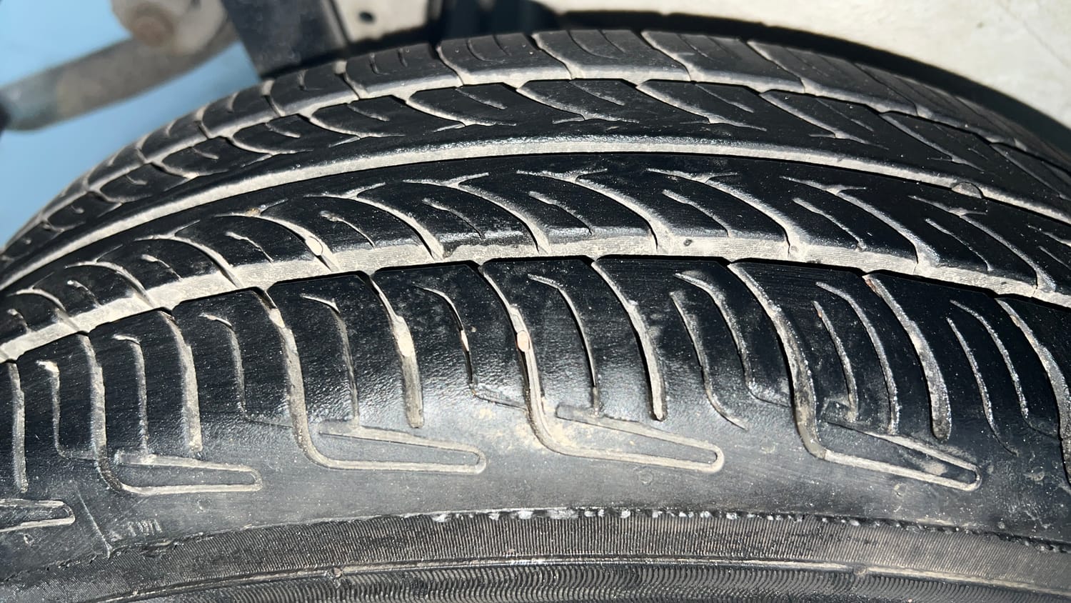 Used 2015 Maruti Suzuki Wagon R 1.0 VXI AMT Petrol Automatic tyres RIGHT REAR TYRE TREAD VIEW