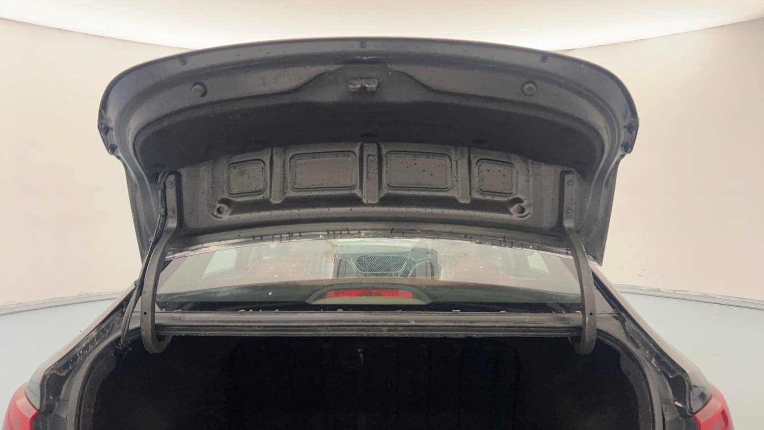 Used 2018 Hyundai Verna SX 1.6 VTVT Petrol Manual interior DICKY DOOR OPEN VIEW
