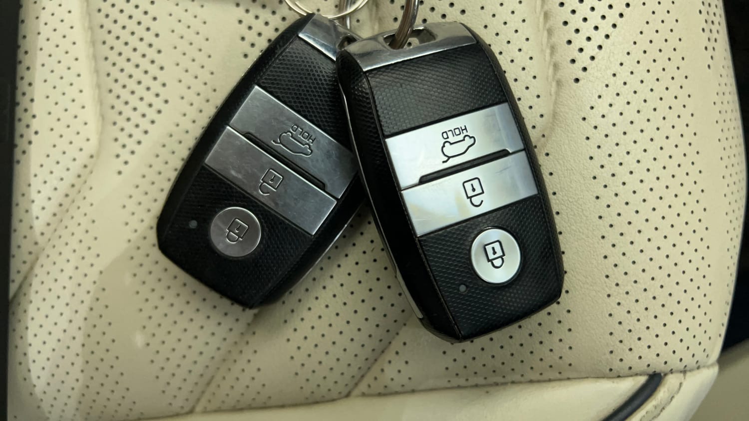 Used 2022 Kia Carens Luxury Plus 1.4 Petrol 7 STR Petrol Manual extra CAR KEY VIEW