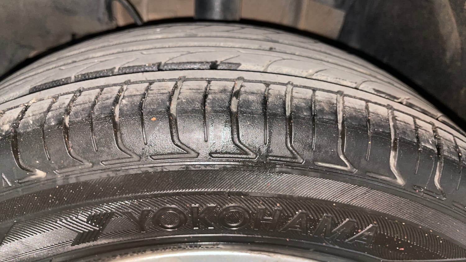 Used 2018 Tata Tiago Revotron XZ Petrol Manual tyres LEFT FRONT TYRE TREAD VIEW