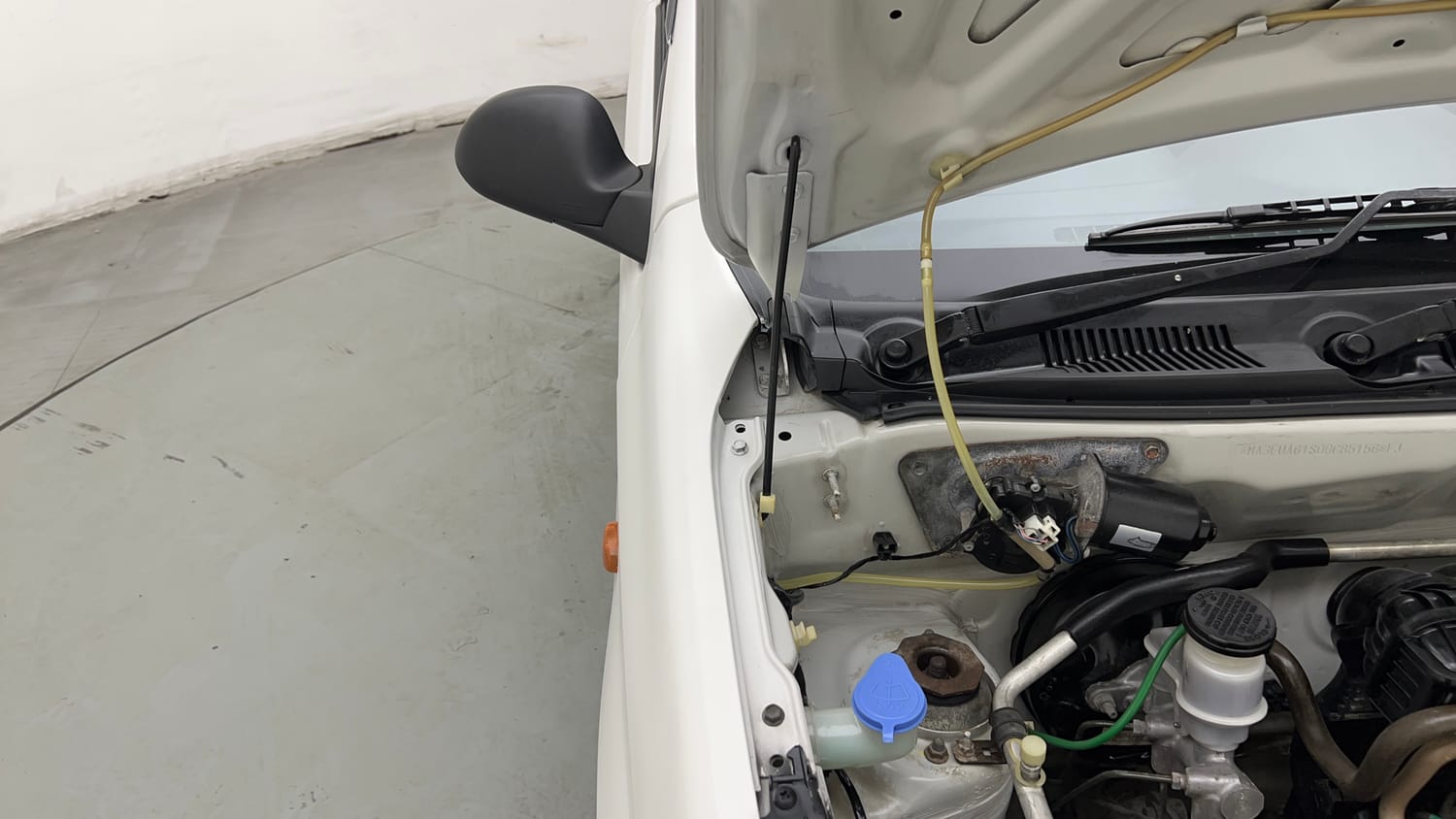 Used 2018 Maruti Suzuki Alto 800 LXi Petrol Manual engine ENGINE RIGHT SIDE HINGE & APRON VIEW