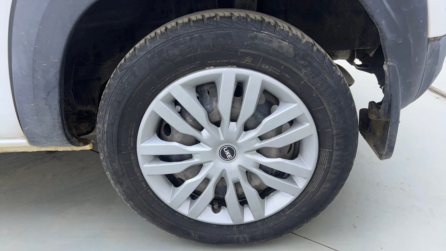 Used 2022 Renault Kwid RXT 1.0 Petrol Manual tyres LEFT REAR TYRE RIM VIEW