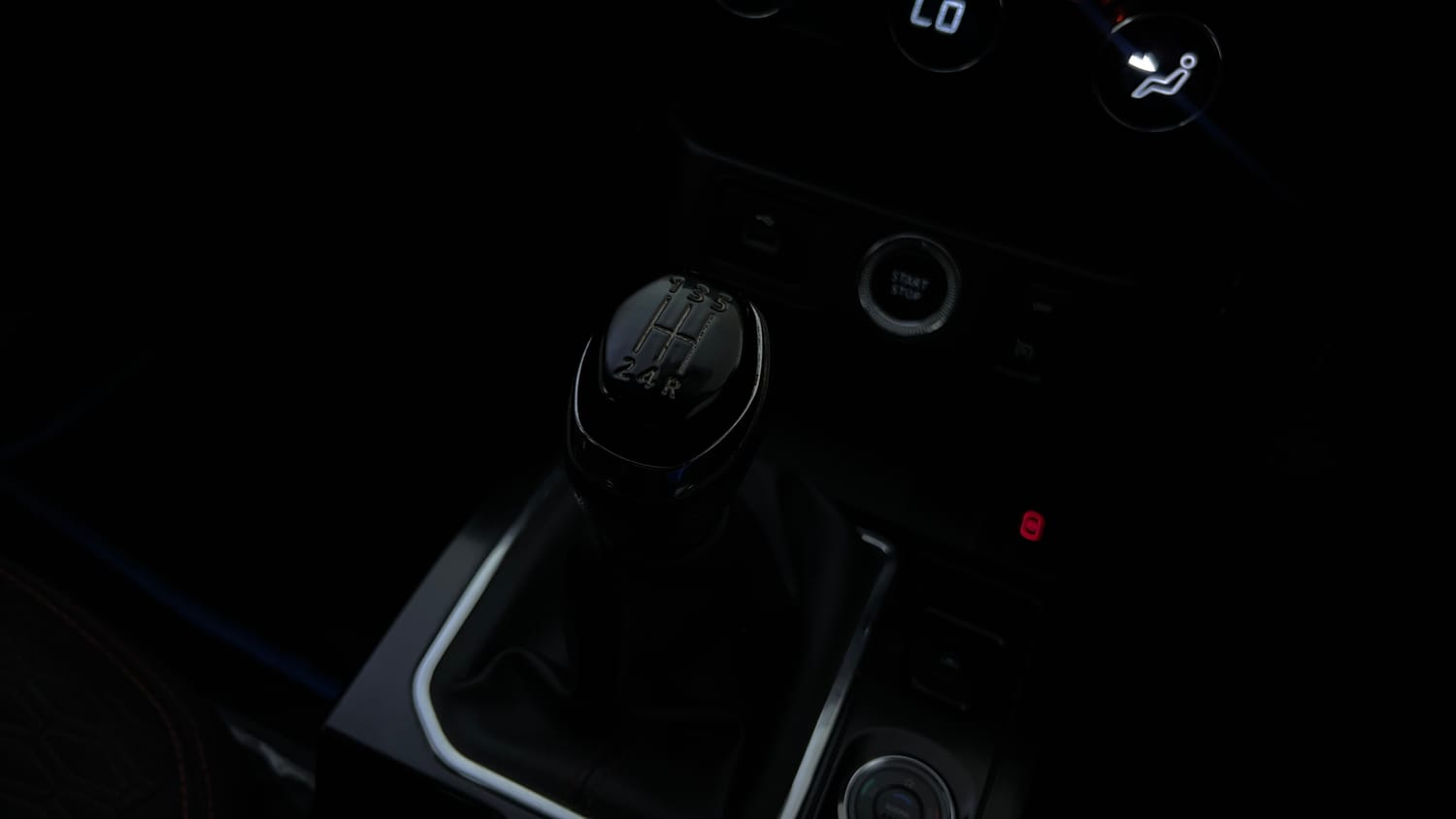 Used 2023 Renault Kiger RXZ Turbo MT Petrol Manual interior GEAR  KNOB VIEW