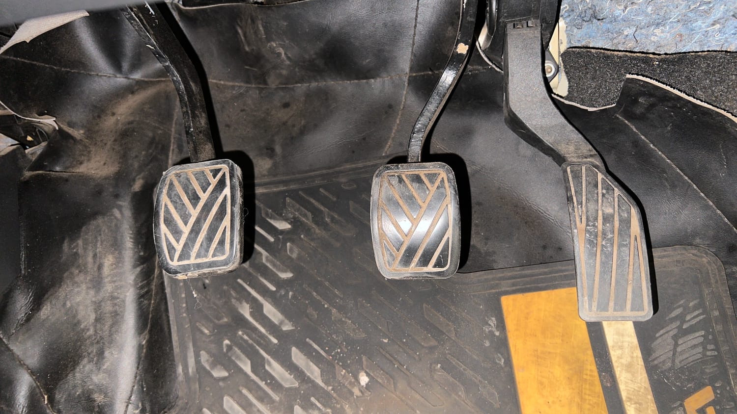 Used 2017 Maruti Suzuki Vitara Brezza ZDi+ Dual Tone Diesel Manual interior PEDALS VIEW