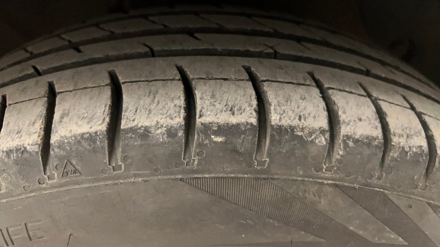 Used 2019 Hyundai Grand i10 Sportz AT 1.2 Kappa VTVT Petrol Automatic tyres RIGHT FRONT TYRE TREAD VIEW