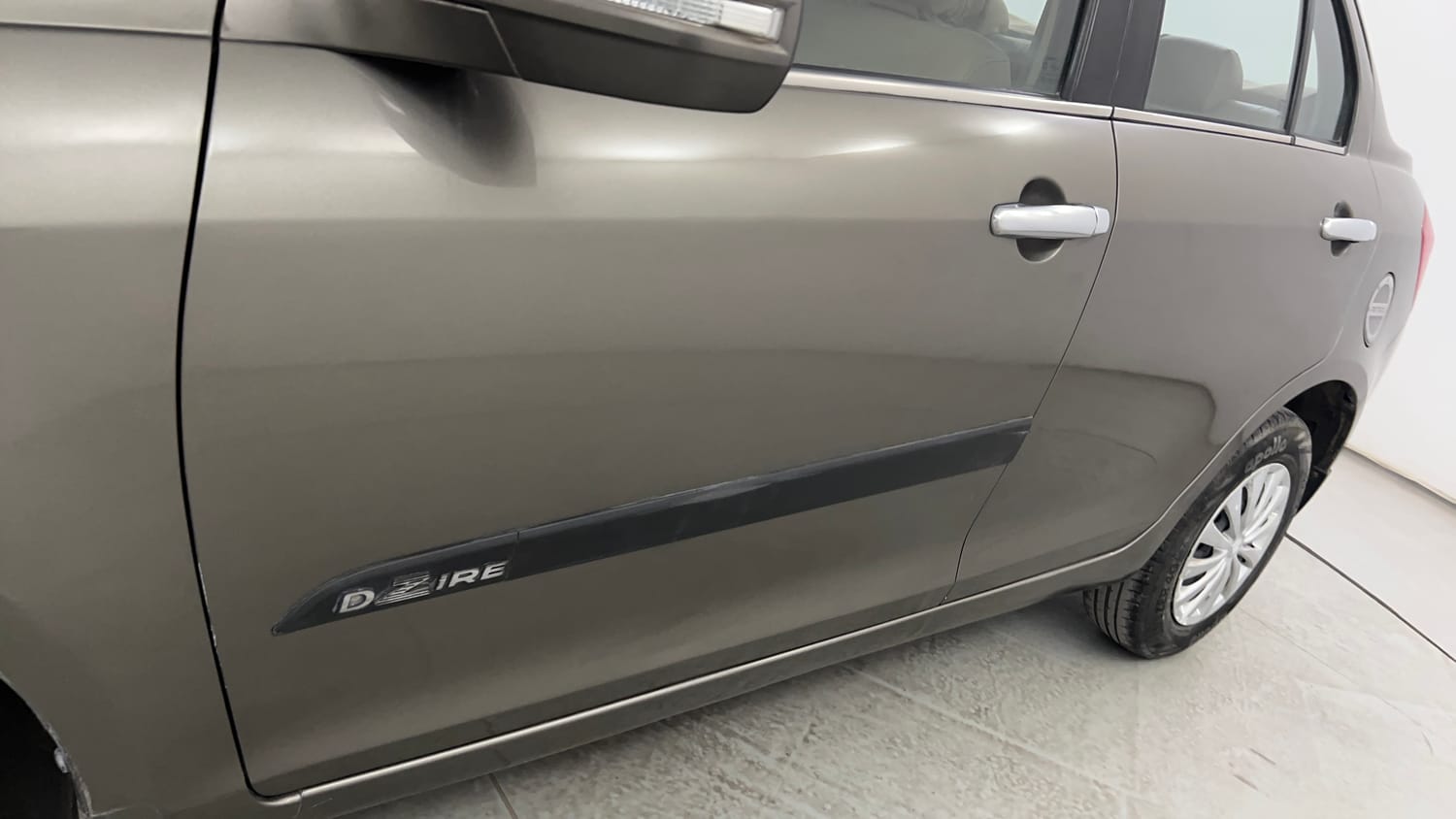 Used 2015 Maruti Suzuki Swift Dzire VXI Petrol Manual dents MINOR SCRATCH