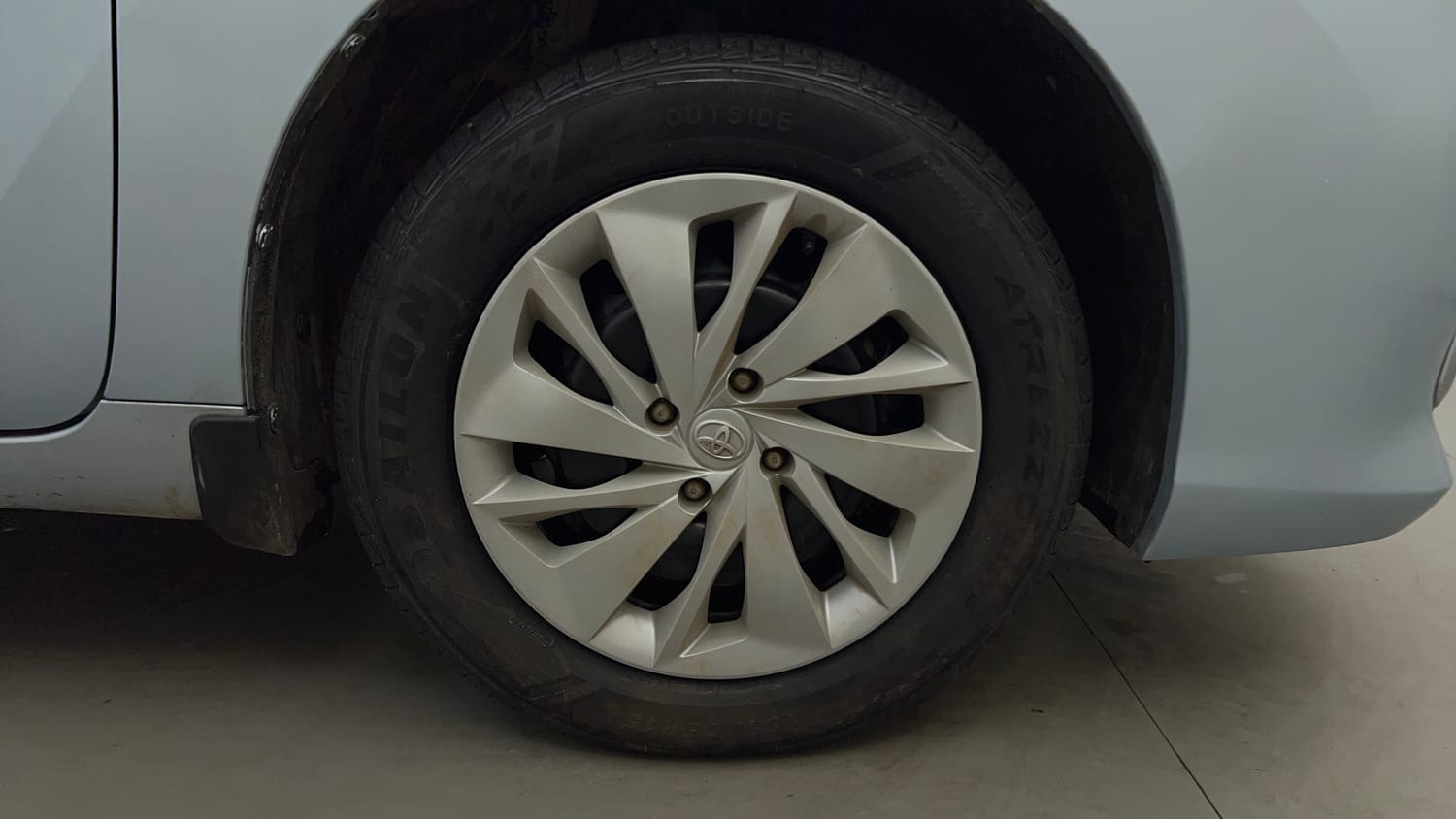 Used 2025 Toyota Glanza E Petrol Manual tyres RIGHT FRONT TYRE RIM VIEW