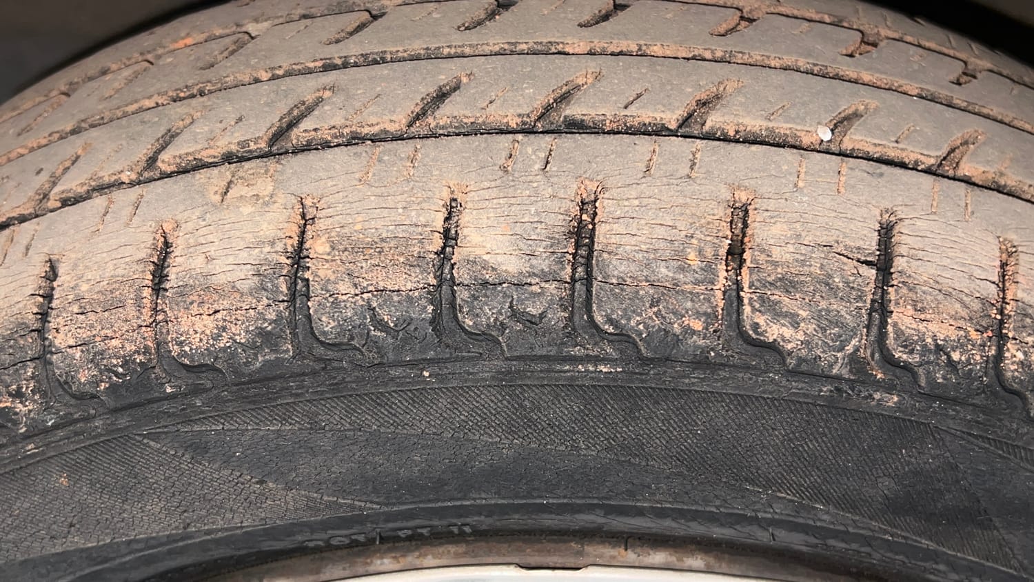 Used 2019 Maruti Suzuki Wagon R 1.0 VXI AMT Petrol Automatic tyres LEFT FRONT TYRE TREAD VIEW