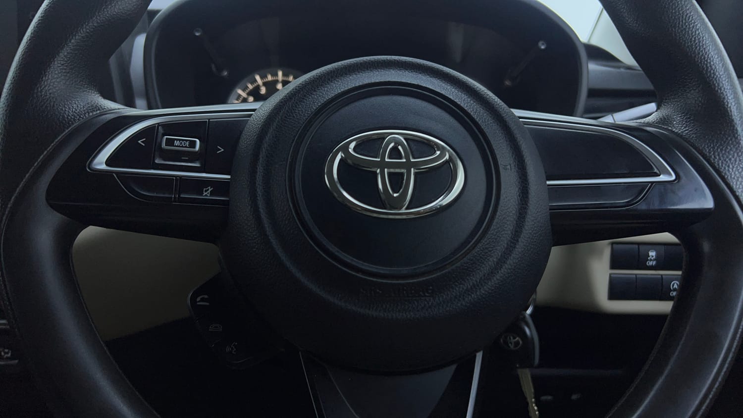 Used 2023 Toyota Glanza S AMT Petrol Automatic top_features Airbags