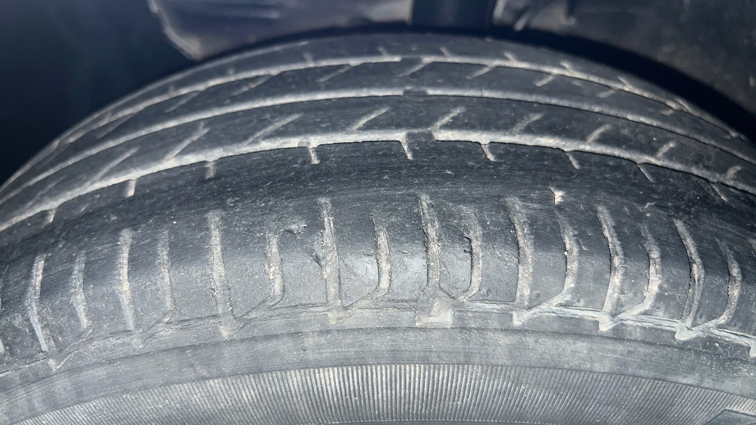 Used 2019 Hyundai Elite i20 Asta 1.2 AT Petrol Automatic tyres LEFT FRONT TYRE TREAD VIEW