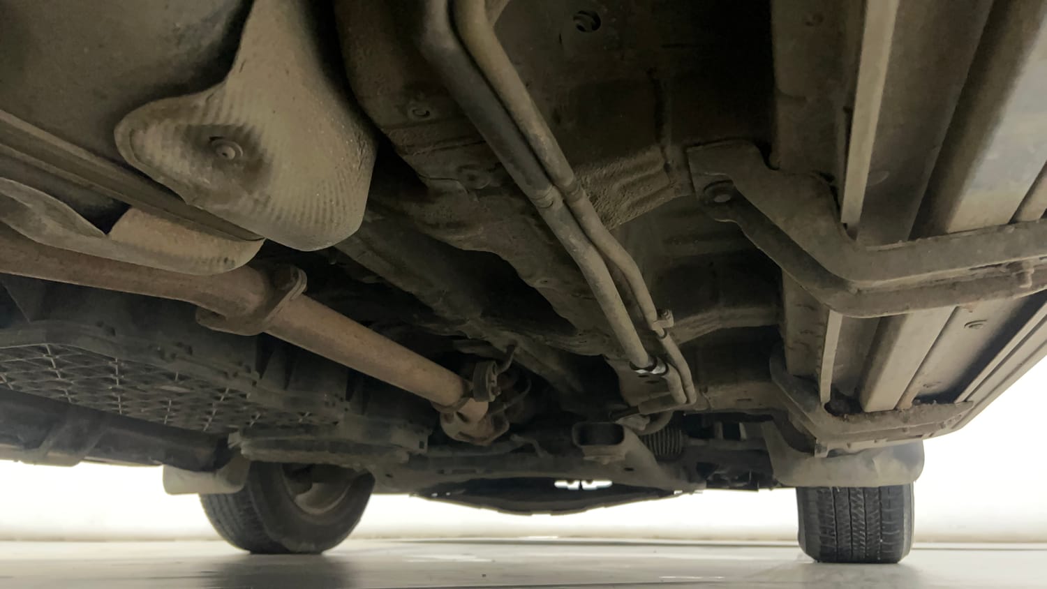 Used 2021 Mahindra XUV500 W9 Diesel Manual extra REAR RIGHT UNDERBODY VIEW