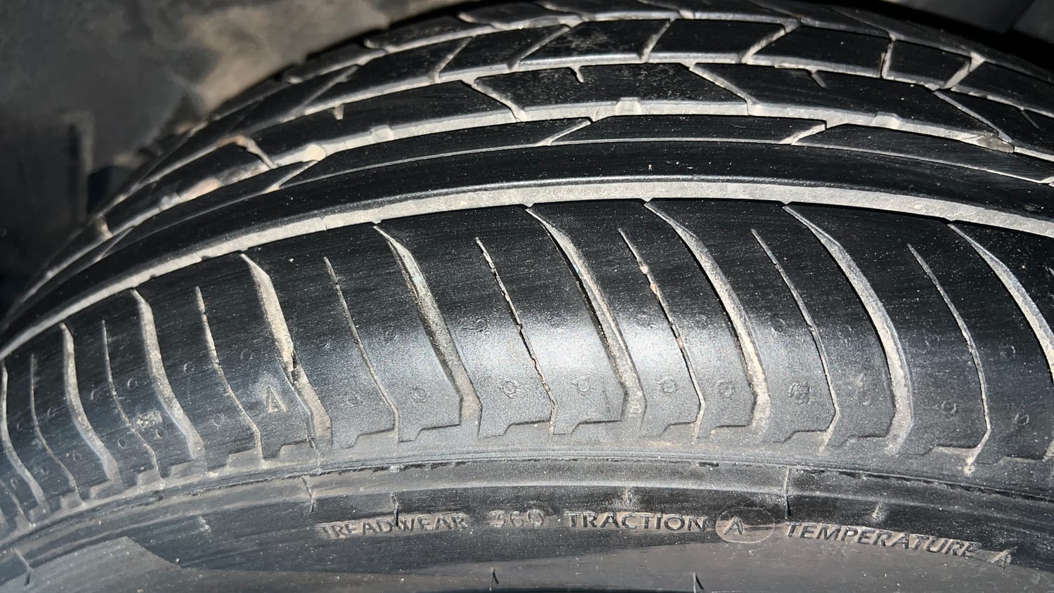Used 2022 Nissan Magnite XE Petrol Manual tyres LEFT REAR TYRE TREAD VIEW
