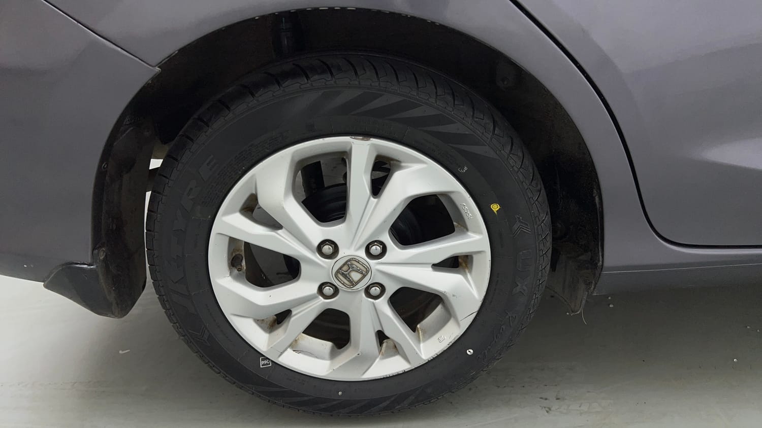 Used 2019 Honda Amaze 1.2 V CVT Petrol Petrol Automatic tyres RIGHT REAR TYRE RIM VIEW