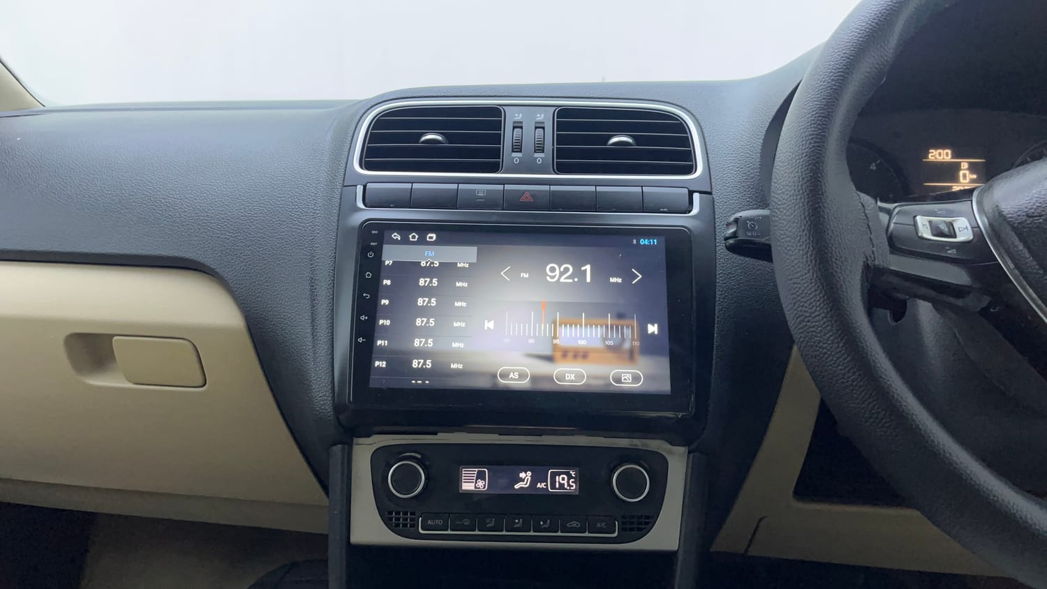 Used 2017 Volkswagen Polo Highline1.5L (D) Diesel Manual interior MUSIC SYSTEM & AC CONTROL VIEW