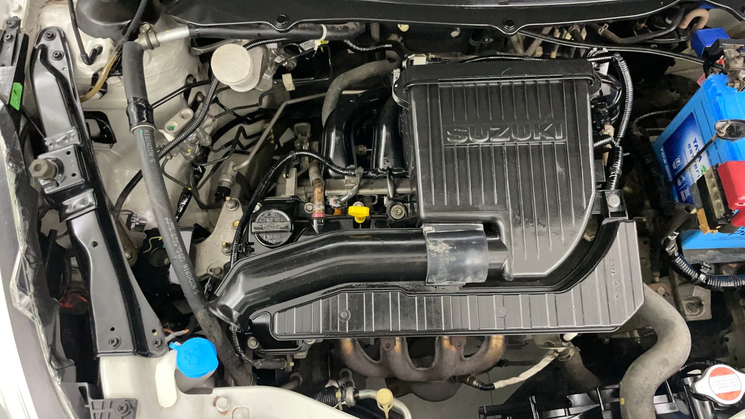 Used 2015 Maruti Suzuki Swift Dzire VXI Petrol Manual engine ENGINE RIGHT SIDE VIEW