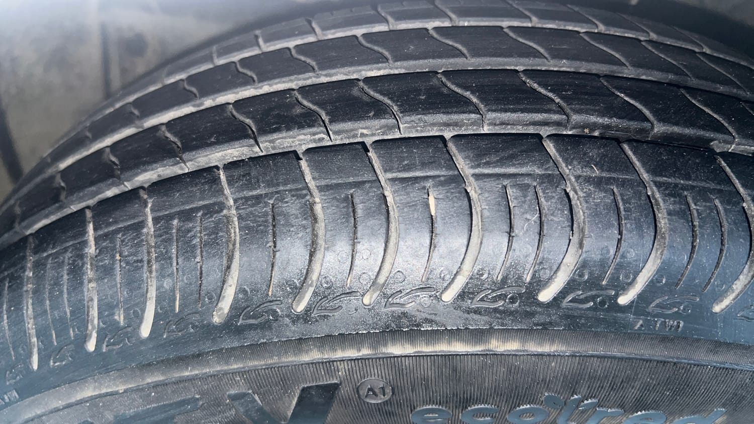 Used 2023 Maruti Suzuki Wagon R VXI 1.0 Petrol Manual tyres LEFT FRONT TYRE TREAD VIEW
