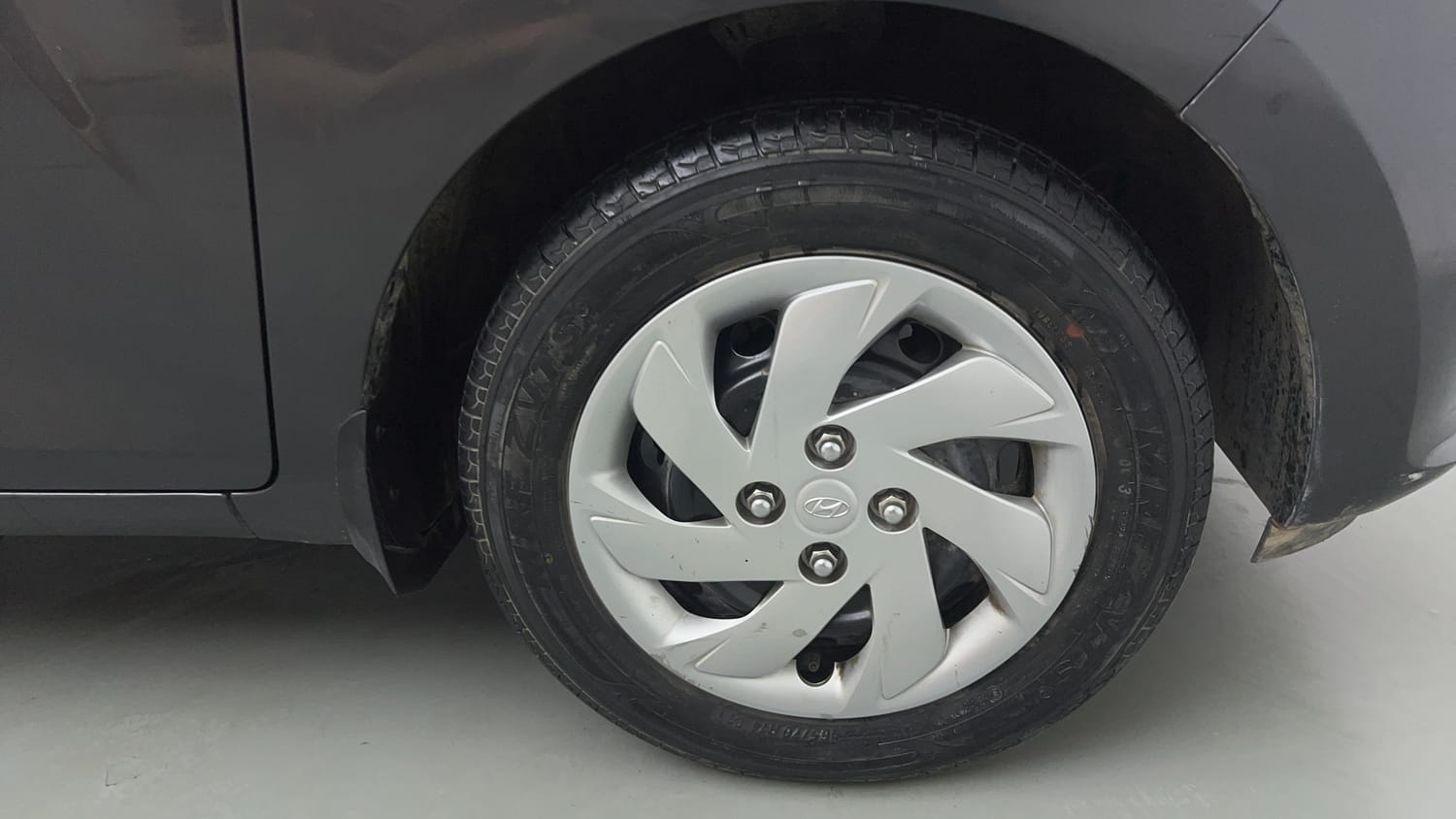 Used 2022 Hyundai Santro Sportz Petrol Manual tyres RIGHT FRONT TYRE RIM VIEW