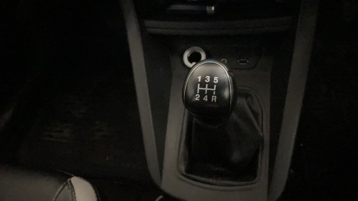 Used 2020 Ford Freestyle Titanium Plus 1.2 Ti-VCT Petrol Manual interior GEAR  KNOB VIEW