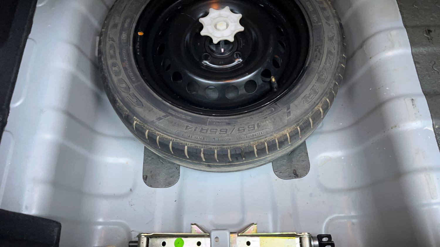 Used 2015 Hyundai Xcent S 1.2 (O) Petrol Manual tyres SPARE TYRE VIEW