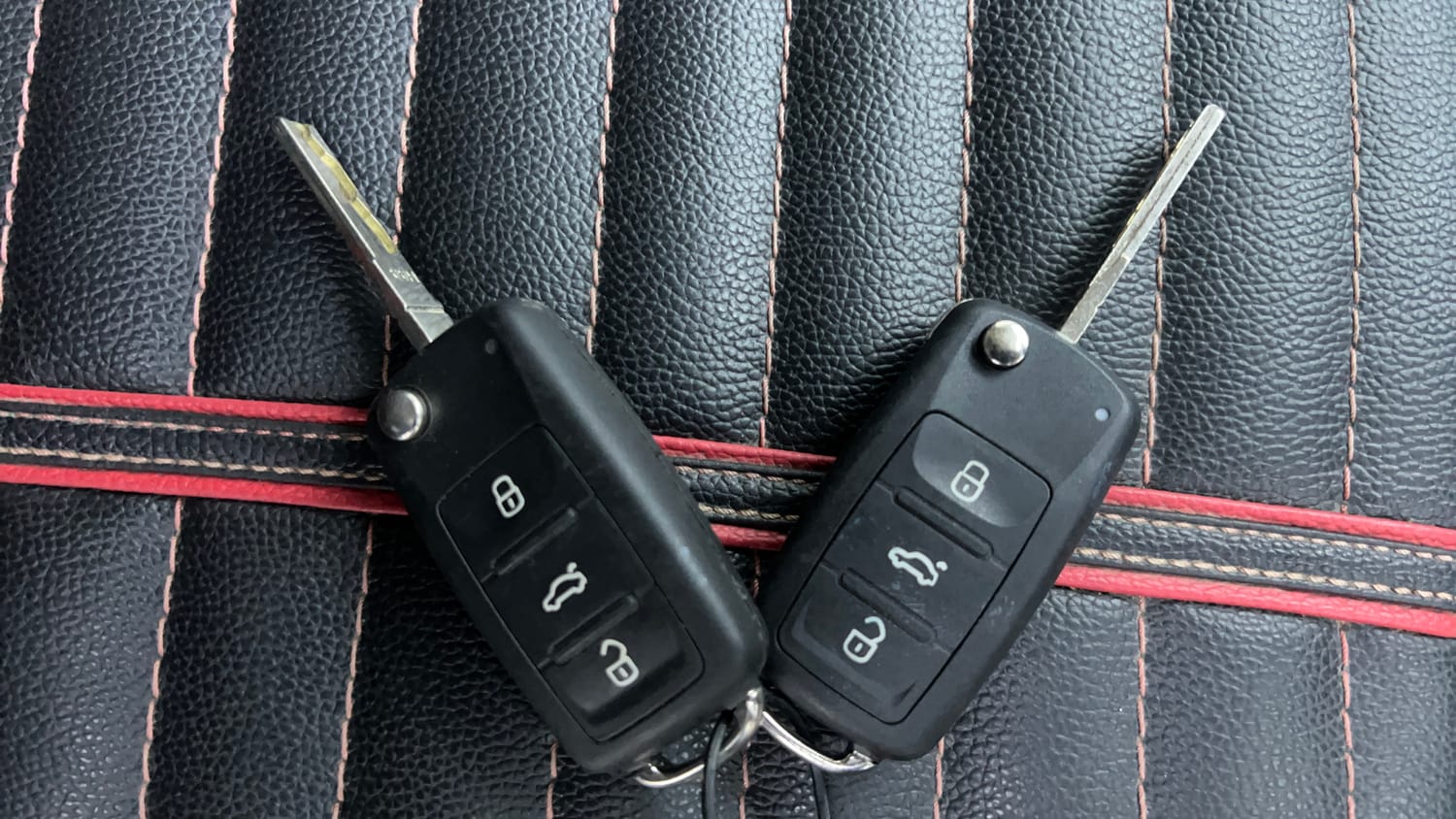 Used 2017 Volkswagen Ameo Highline1.2L (P) Petrol Manual extra CAR KEY VIEW