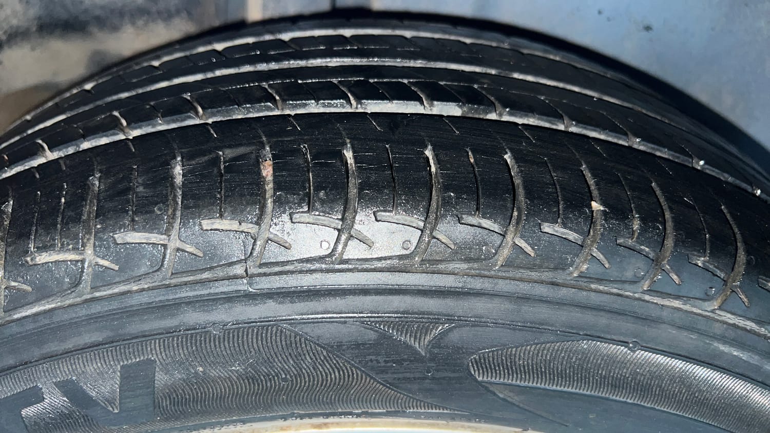 Used 2018 Maruti Suzuki Ciaz Zeta 1.4 AT Petrol Automatic tyres RIGHT REAR TYRE TREAD VIEW
