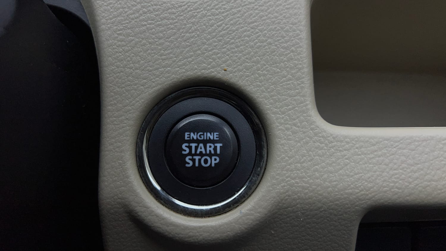 Used 2018 Maruti Suzuki Ciaz Zeta 1.4 AT Petrol Automatic top_features Keyless start