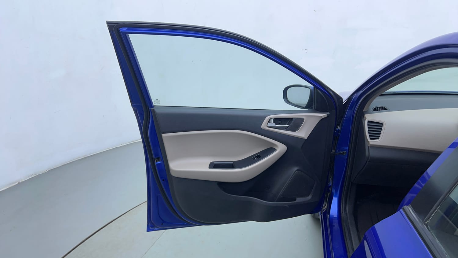 Used 2014 Hyundai Elite i20 Sportz 1.2 Petrol Manual interior LEFT FRONT DOOR OPEN VIEW