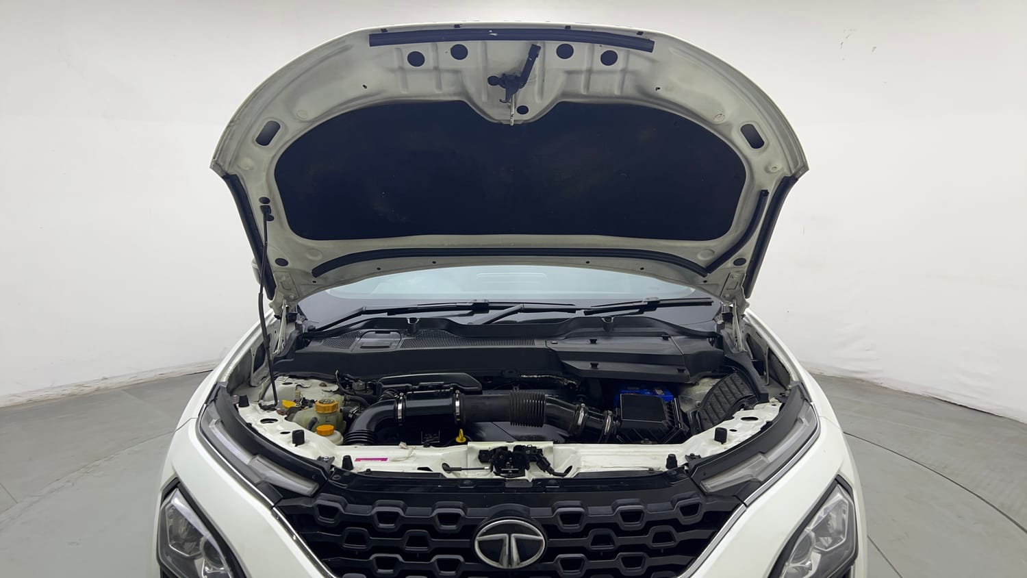 Used 2021 Tata Harrier XZA Plus Dual Tone Diesel Automatic engine ENGINE & BONNET OPEN FRONT VIEW