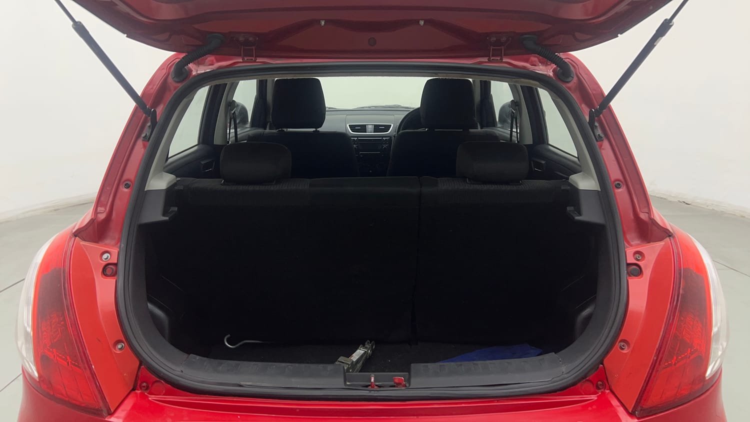 Used 2015 Maruti Suzuki Swift VXi Petrol Manual interior DICKY INSIDE VIEW