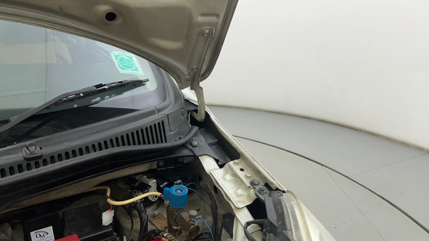 Used 2016 Maruti Suzuki Wagon R 1.0 VXI Petrol + CNG (Outside Fitted) Cng Manual engine ENGINE LEFT SIDE HINGE & APRON VIEW