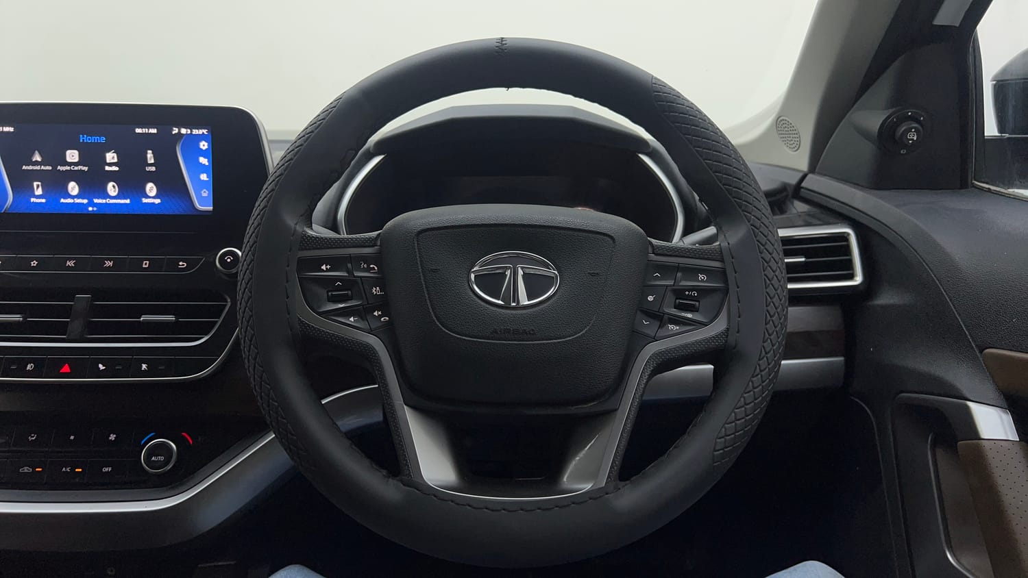 Used 2021 Tata Harrier XZA Plus Dual Tone Diesel Automatic interior STEERING VIEW