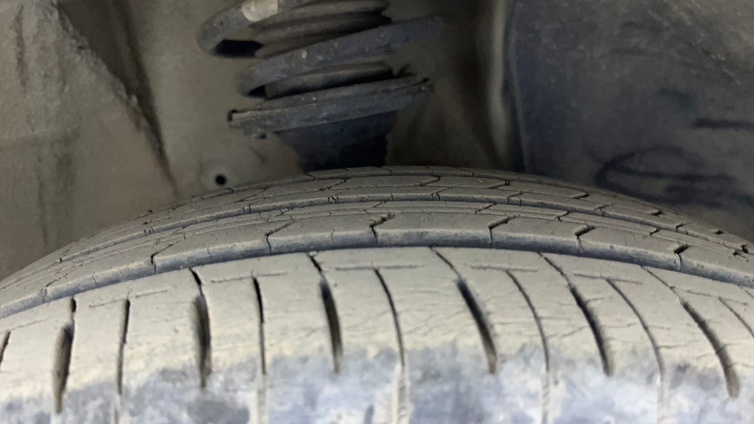 Used 2020 Maruti Suzuki Ignis Alpha 1.2 AMT Petrol Automatic tyres RIGHT FRONT TYRE TREAD VIEW