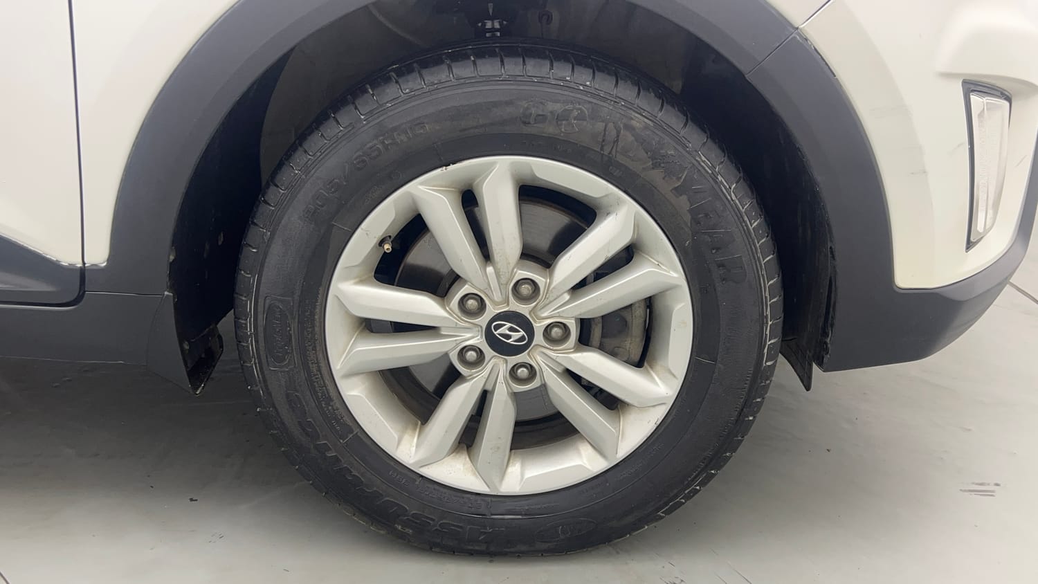 Used 2016 Hyundai Creta 1.6 SX Plus Petrol Petrol Manual tyres RIGHT FRONT TYRE RIM VIEW